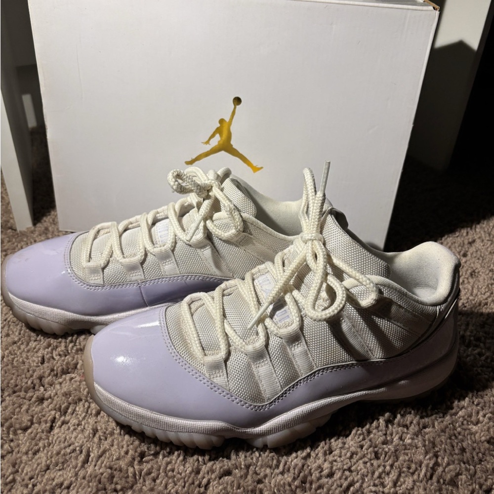 Jordan retro 11 lows, purple, women’s 8